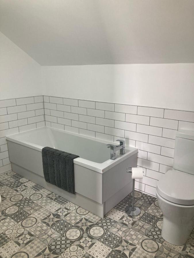 Апартаменты High Barnes 3 Bed House With Parking, Sleeps 7, Quiet Location Сандерлэнд Экстерьер фото